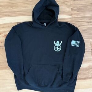 T1G Black Pullover Hoodie – Men’s XL – Gildan Heavy Blend – Excellent Condition